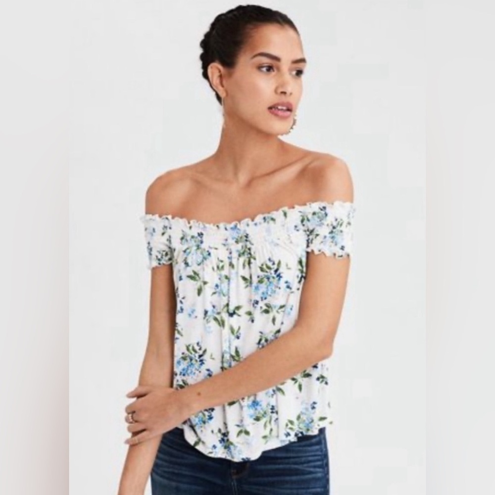 American Eagle Soft and Sexy Off the Shoulder Smocked Tee Shirt.  Sz XS